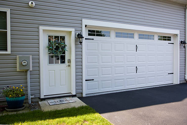 24/7 Emergency Garage Door Panel Replacement experts in Monticello, MS